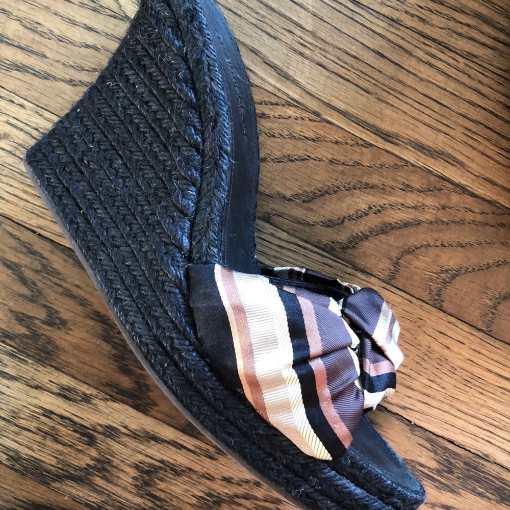 EUC 4.5” Yoox summer wedge plaid silk/sisal heel